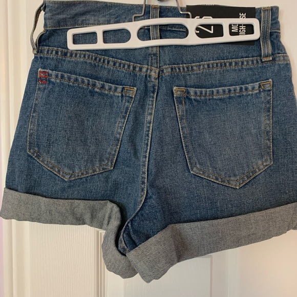 BDG Mom High rise Jean Short, NWT, Size 26 - Picture 3 of 5